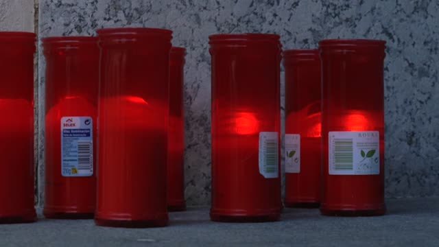 Minuto de silencio en Alcoy por los tres jóvenes fallecidos el domingo en accidente de tráfico