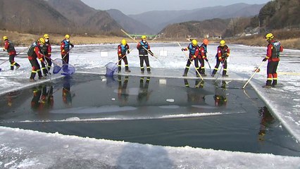 산불 끌 물도 '꽁꽁'...얼음 잘라내 진화용수 확보 / YTN