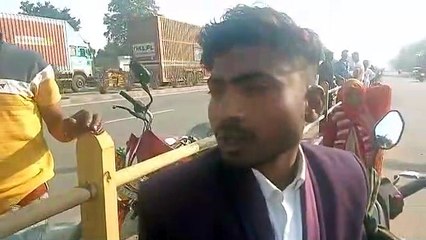 सदर थाने के पास ही चलती बाइक पर झपट्टा मार छीने कुंडल....देखें वीडियो