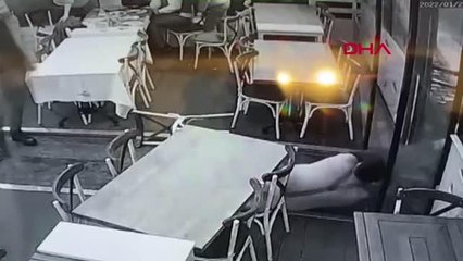 Son dakika: Şafak Mahmutyazıcıoğlu'na saldırı anı kamerada