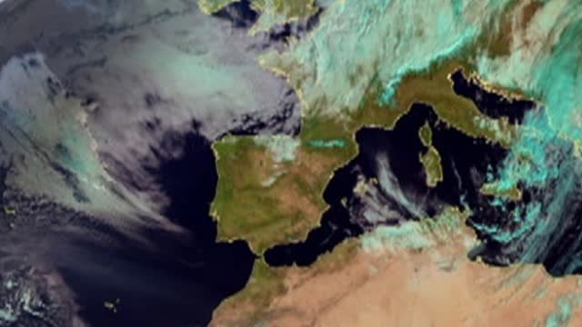 Los días azules agrietan España