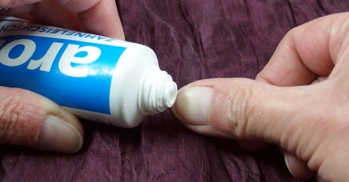 Verwendung von Zahnpasta im Alltag: Daran denken die wenigsten!