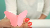 Dieser Origami Schmetterling ist ganz einfach zu falten. Die Kinder werden total verblüfft sein