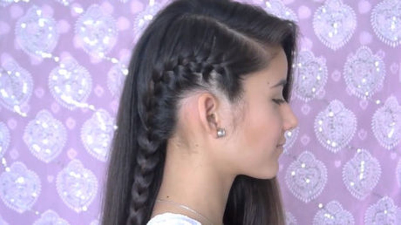 Wie kann man mit dem afrikanischen Seitenzopf beginnen? Entdecken Sie diese einfache Anleitung.