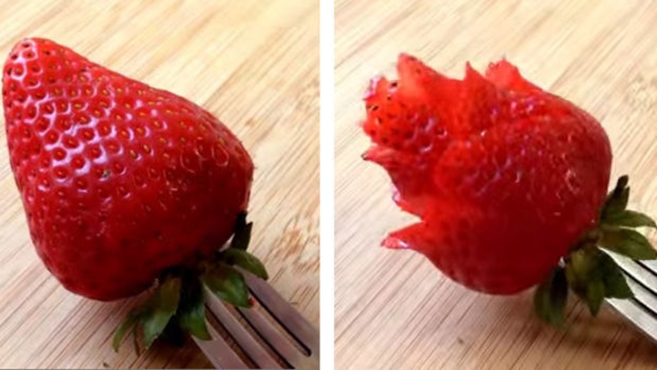 Schneiden Sie Ihre Erdbeeren in Rosenform! Eine sehr einfache, aber wunderbare Dekoration.