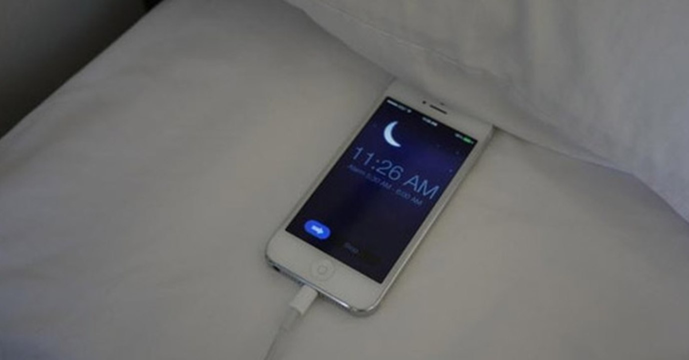 Was du unbedingt wissen solltest, wenn du deinen Akku nachts auflädst