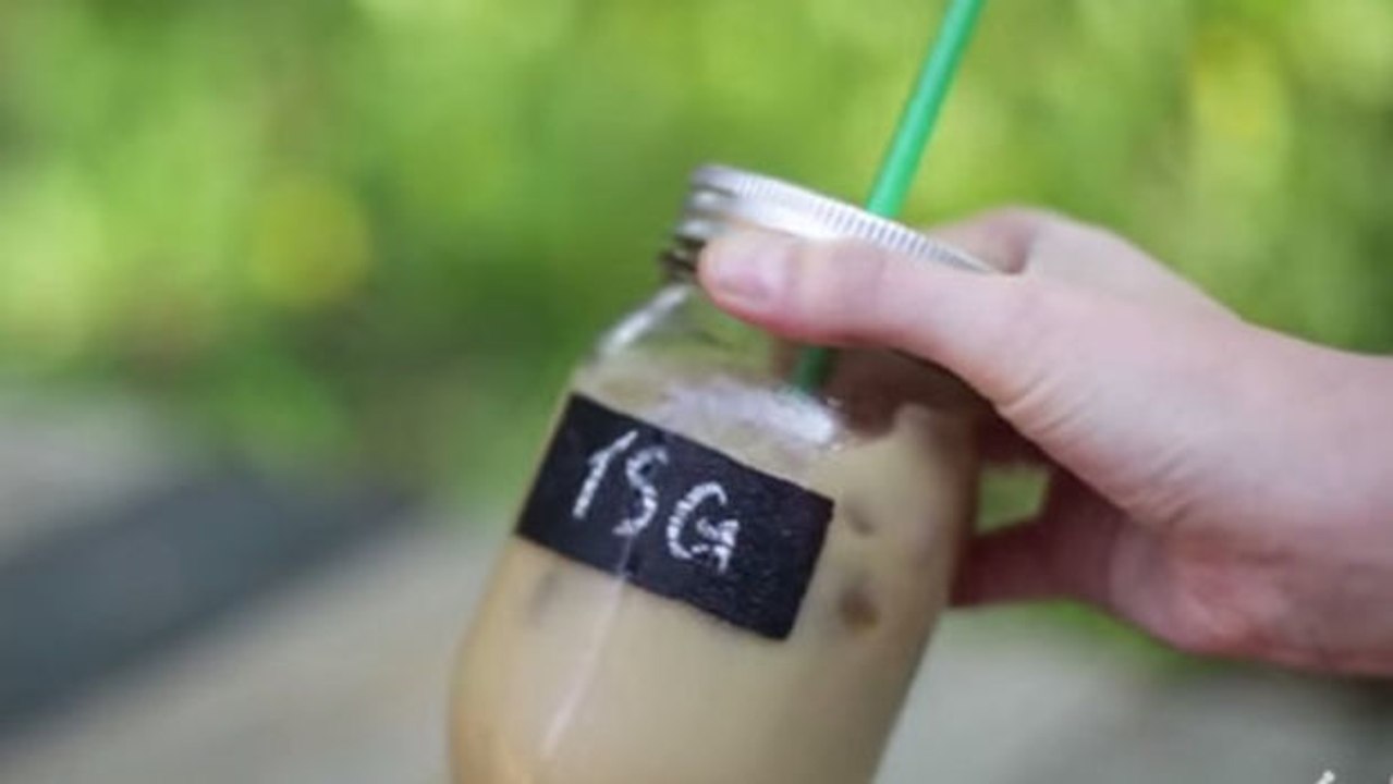 Basteln Sie sich innerhalb weniger Minuten Ihr eigenes Smoothieglas.