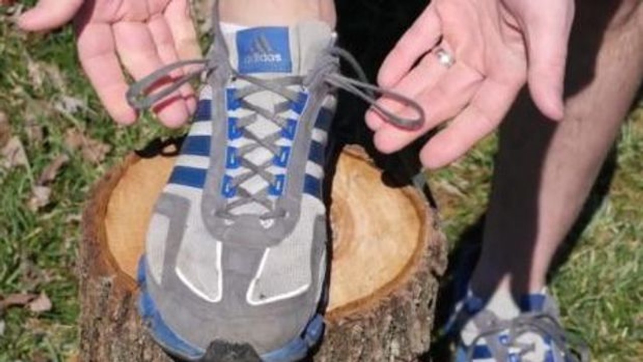 Dafür ist das letzte Schnürsenkelloch da