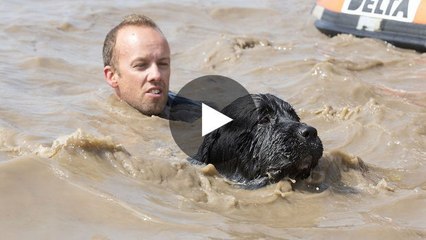 Descargar video: Dieser Mann gibt vor, in einem See zu ertrinken. Sehen Sie sich die unglaubliche Reaktion seines Hundes an!