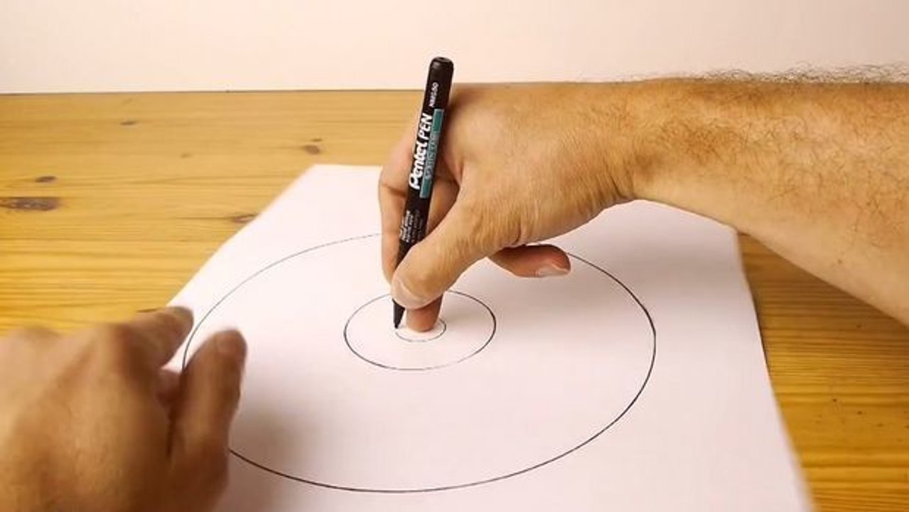 Mit diesem Trick können Sie perfekte Kreise von Hand zeichnen.
