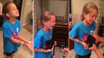 Dieses kleine Mädchen hat einen Welpen zum Geburtstag bekommen. Doch keiner hat mit dieser Reaktion gerechnet!