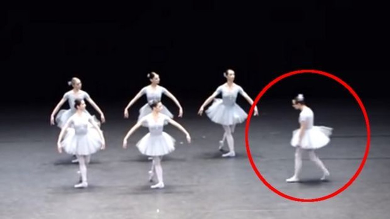 Diese Tanzaufführung nimmt eine total unerwartete Wendung. Ein Reinfall, bei dem Sie Tränen lachen werden!