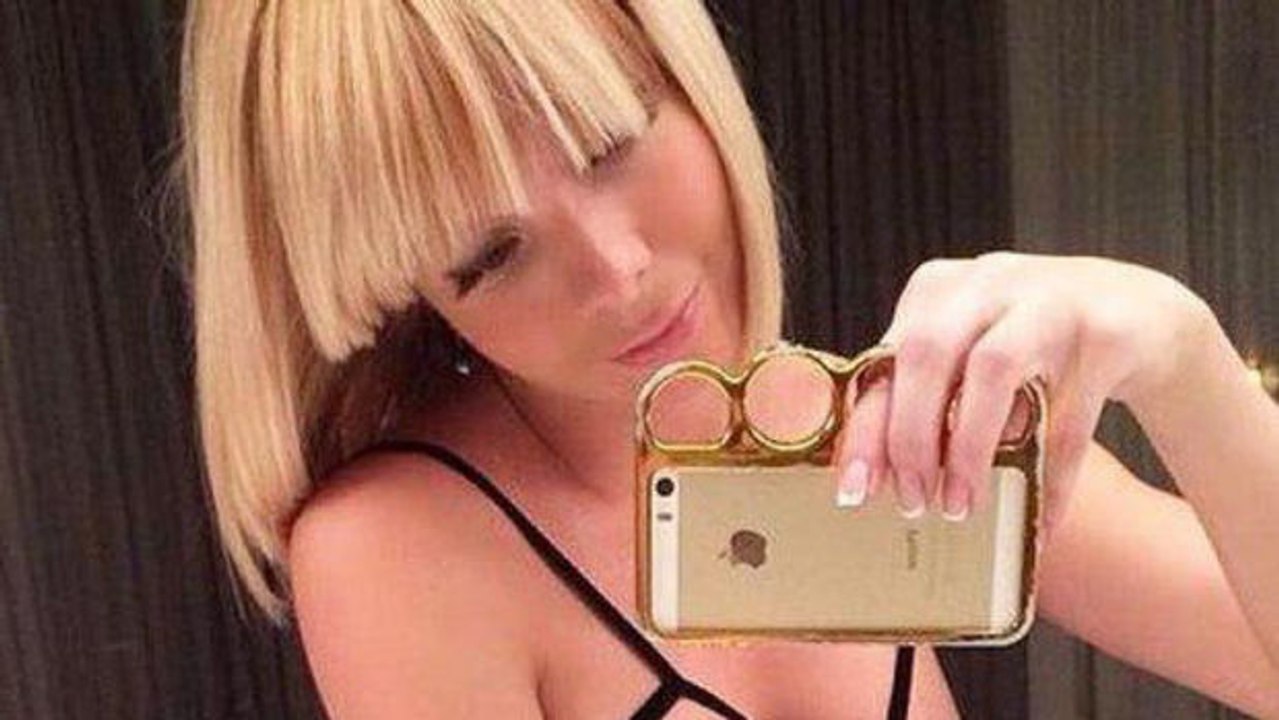 Diese Frau veröffentlichte Selfies von sich im Internet. Folge: Scheidung!