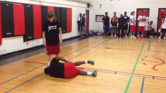 Sie glaubt, ihr Freund habe sich verletzt, doch stattdessen erwartet sie DIE Überraschung überhaupt.