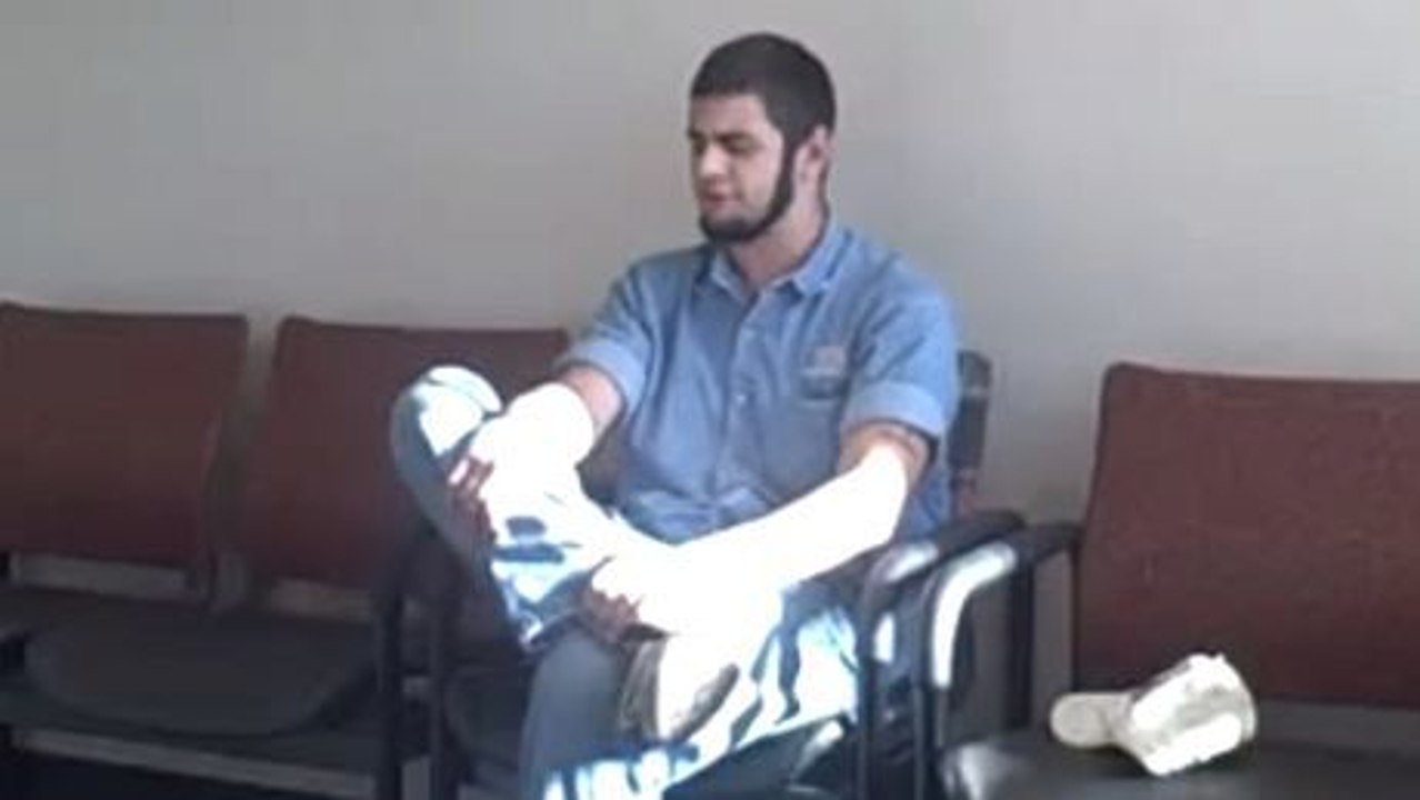 Seine Großmutter liegt auf Intensivstation. Dann hat er etwas getan, das alle Leute im Wartezimmer gerührt hat.