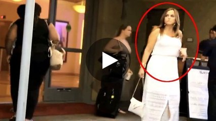 Ihr  Ehemann hat sich mit ihr vor einem Restaurant verabredet. Aber sie wird eine große Überraschung erleben.