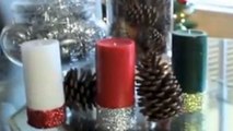Basteln Sie ganz einfach Glitzer-Kerzen selber. Ideal als Deko für Ihren Weihnachtstisch!