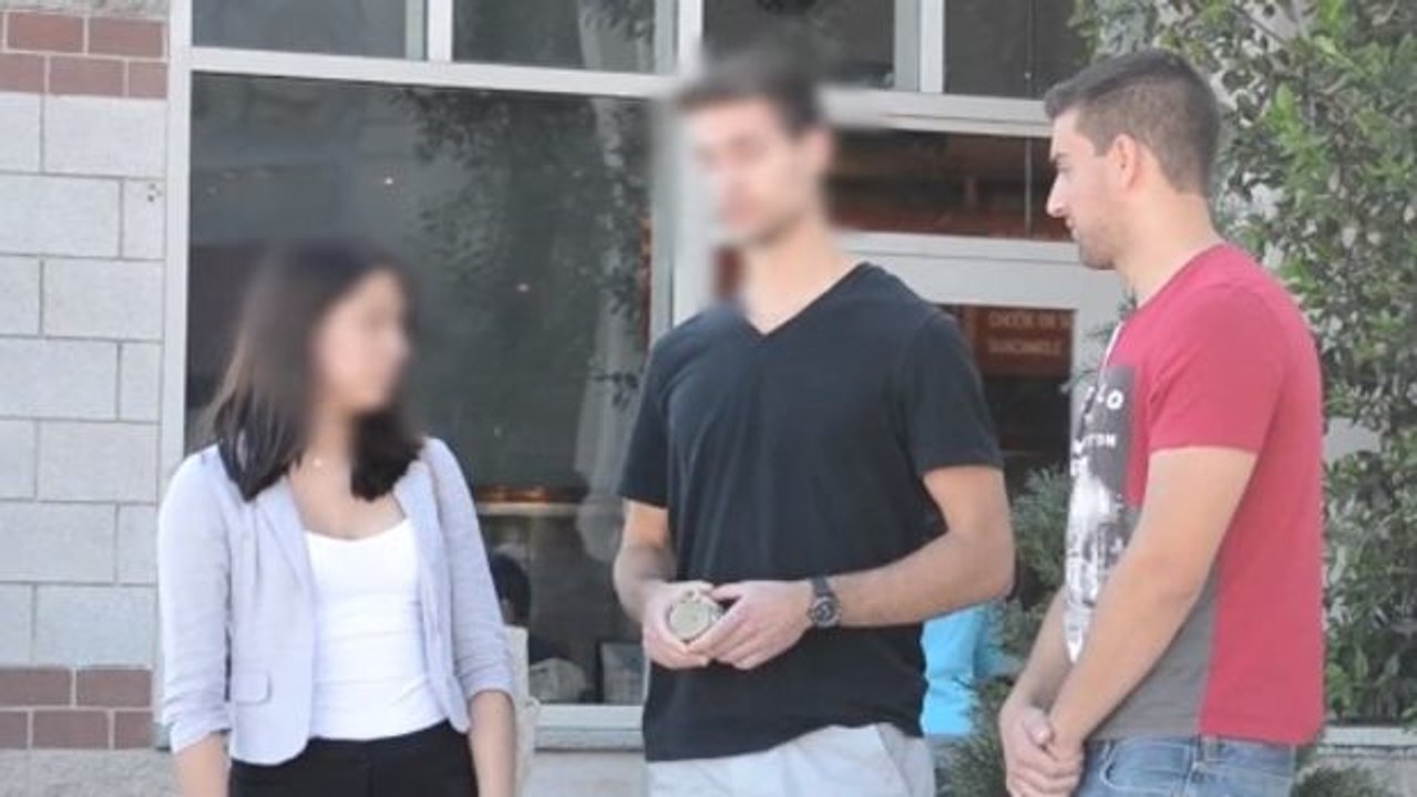 Diesem Mann werden 1000 Dollar für eine Nacht mit seiner Freundin geboten!