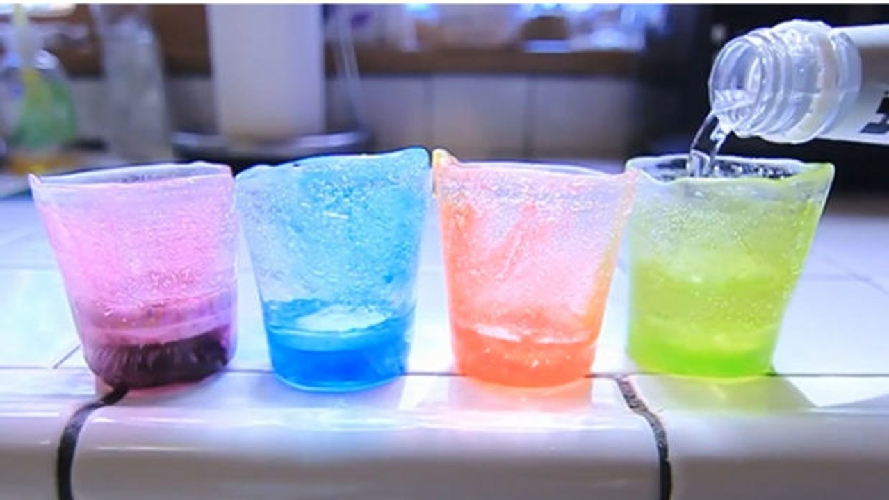 Würzen Sie Ihre Partys mit Cool Shootern aus Eis. Ein einfacher Trick, aber ein eiskaltes Highlight!