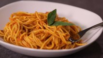 Spaghetti kochen in der Bratpfanne