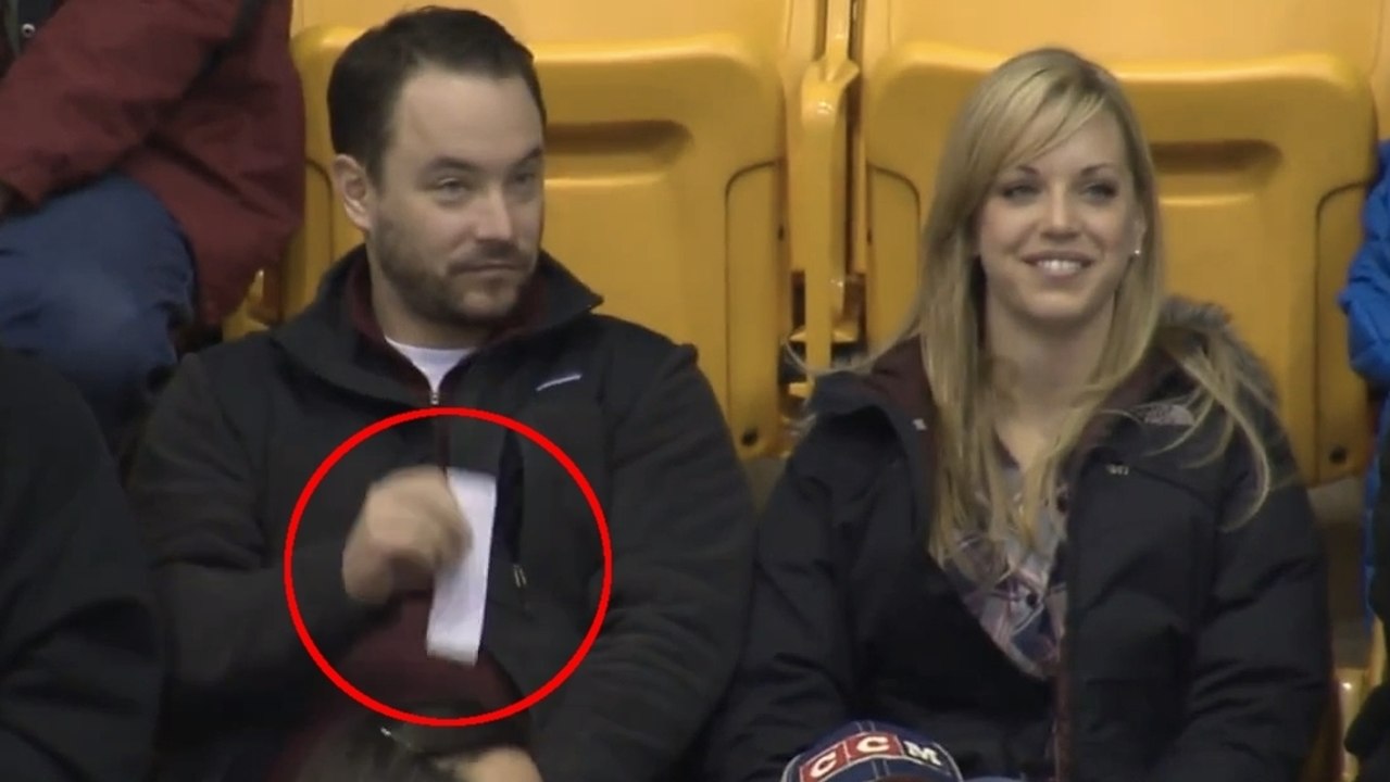 Dieses Paar sollte sich eigentlich vor der Kamera küssen. Aber es kommt alles ganz anders.