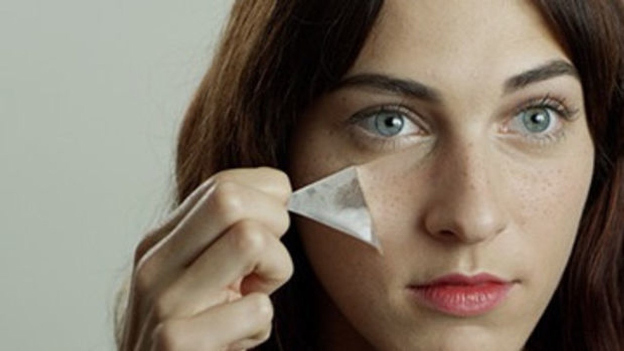 Freck Yourself: So zaubern Sie mühelos Sommersprossen in Ihr Gesicht