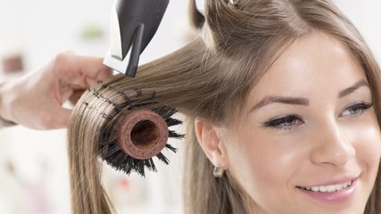 Eine wunderschöne Fönfrisur zuhause selbst gemacht!