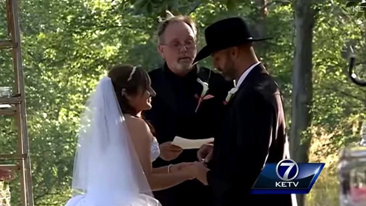 Diese Braut hat eine unglaubliche Überraschung für den Bräutigam... Aber seht selbst!