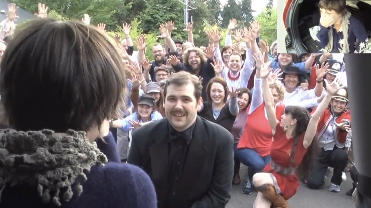 Diese Frau bekommt einen ganz außerordentlichen Heiratsantrag, an dem all ihre Nächsten beteiligt sind