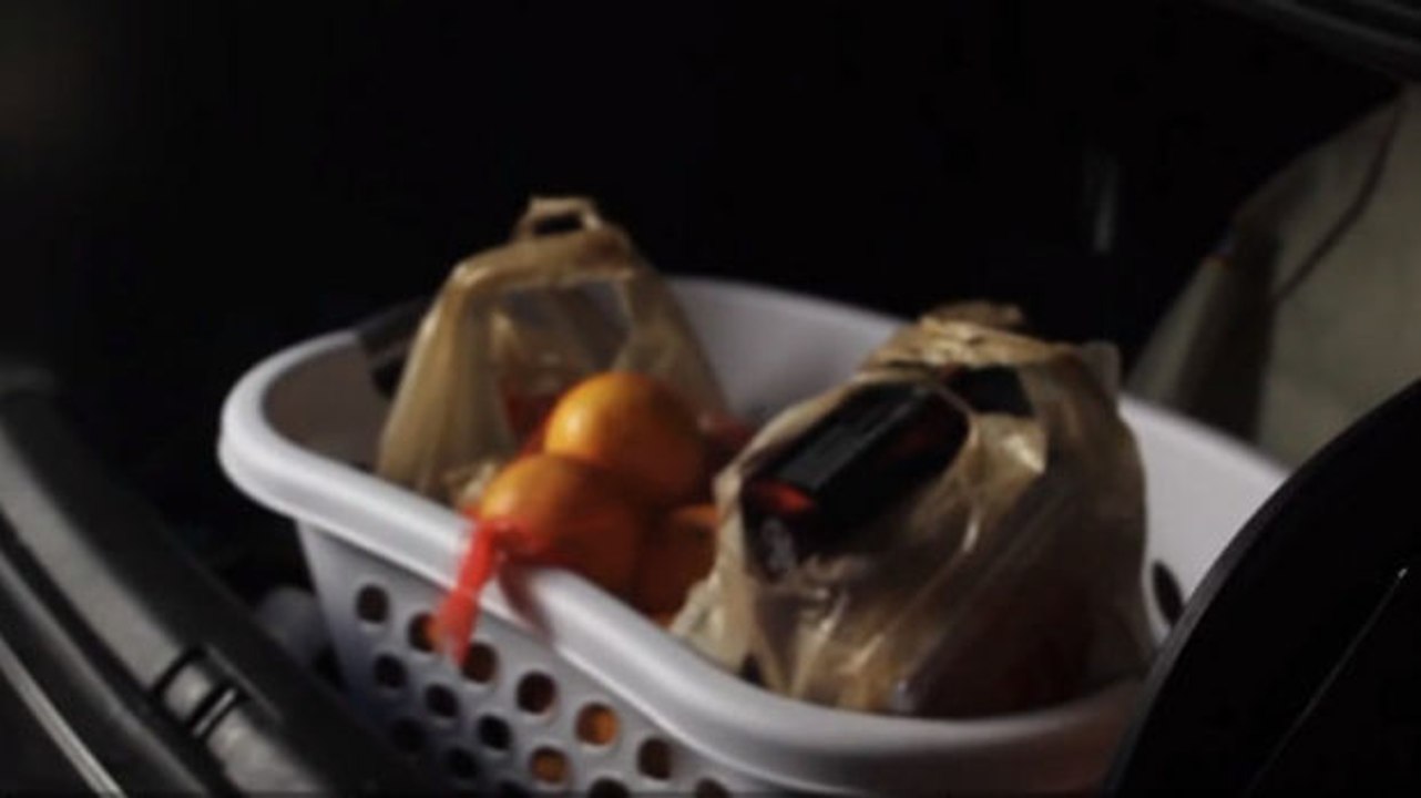 Seine Einkaufstüten in die Wohnung zu bringen, ist oft ziemlich schwer. Aber mit diesem Trick wird es viel leichter!