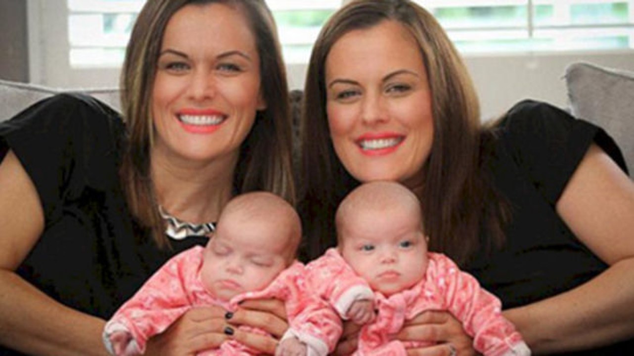 Eineiiger Zwilling bringt eineiige Zwillinge zur Welt