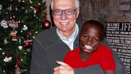 Solidarität für den achtjährigen Kongolesen Dunia Simonana, der von Affen angegriffen und entstellt wurde