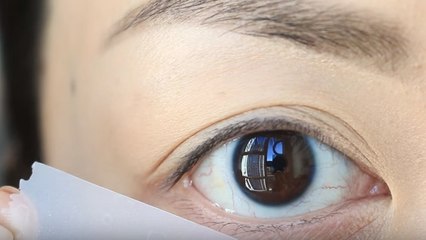 Download Video: Dieser Trick mit Klebeband revolutioniert dein Make-up