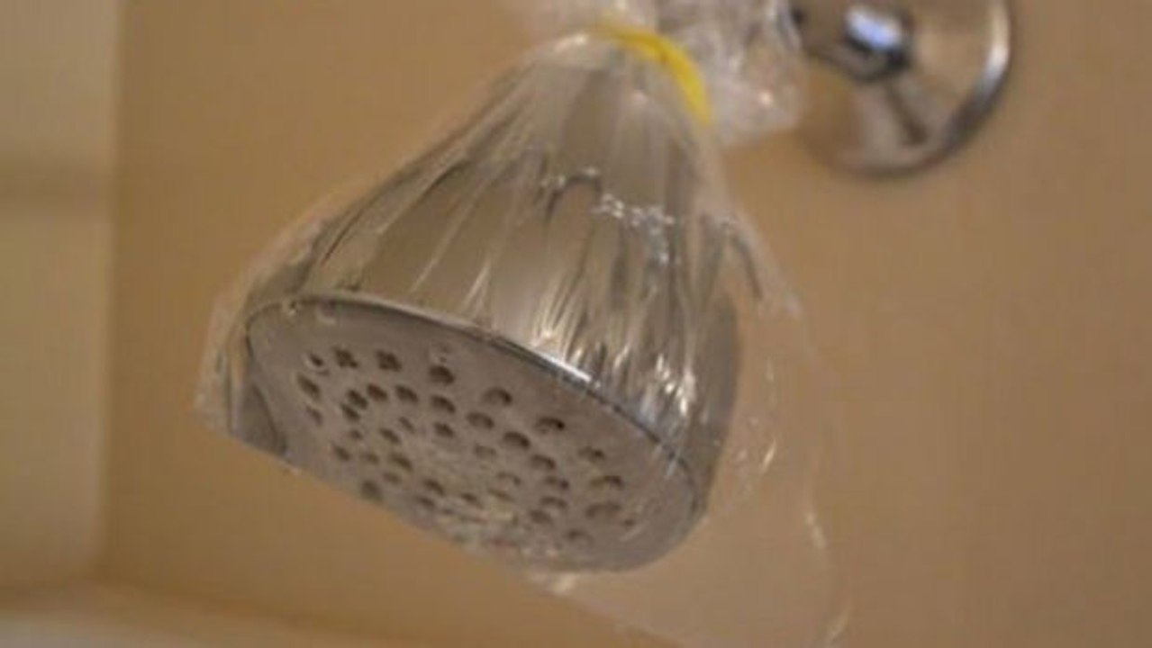 Einen Duschkopf zu reinigen ist ganz einfach! Alles, was du brauchst, ist nur ein einziges Hausmittel