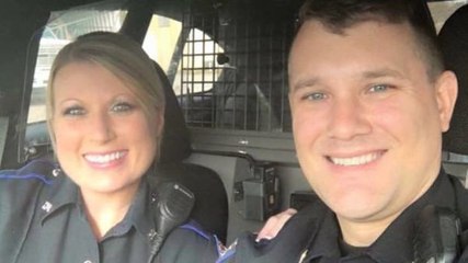 Dieses Foto zweier Polizisten ging aus gutem Grund um die Welt