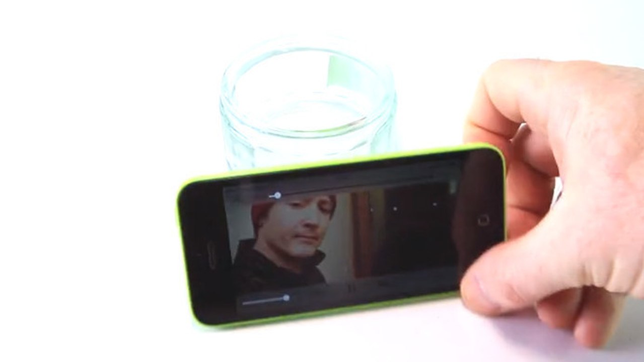 Wie stellt man eine Halterung für sein Smartphone her?