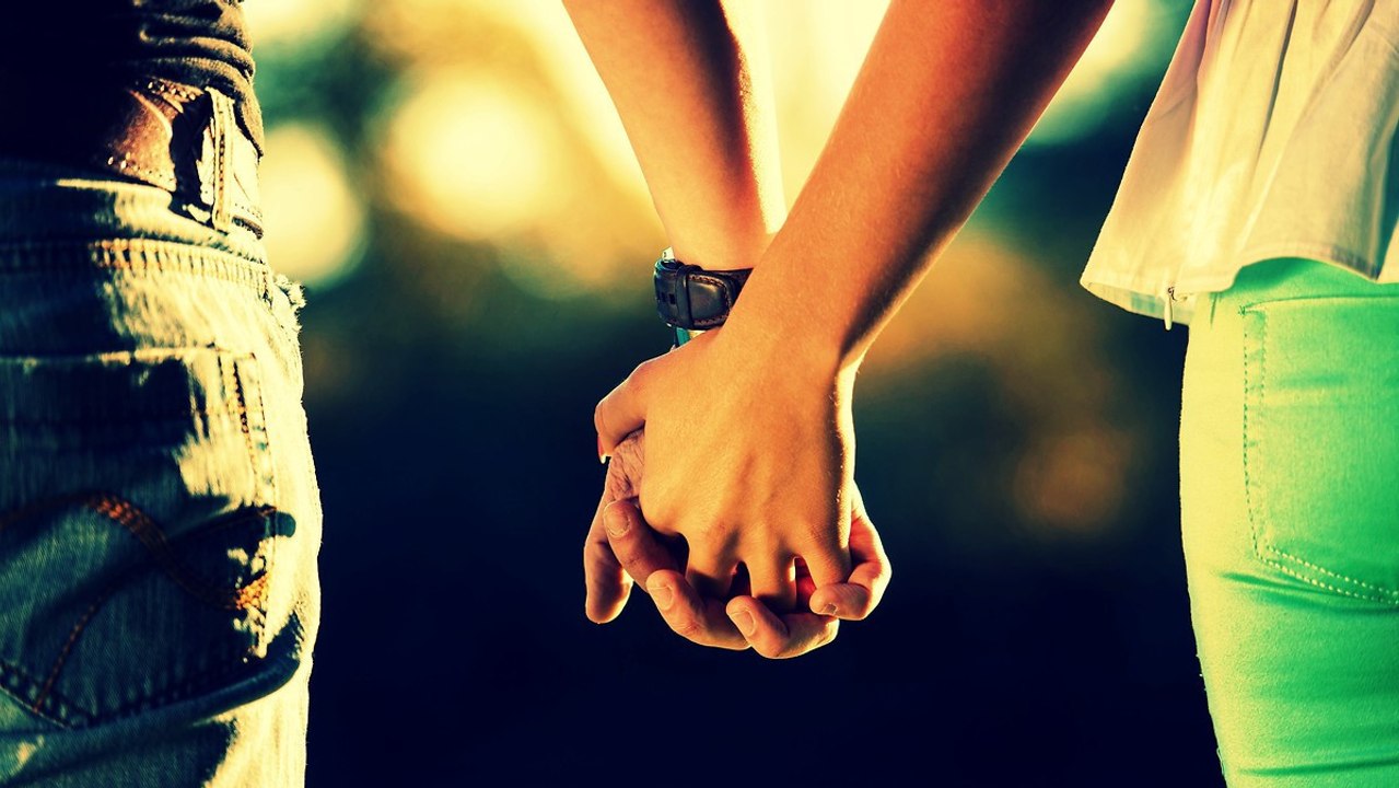Warum Händchenhalten gesund macht. Hier die 5 positiven Effekte
