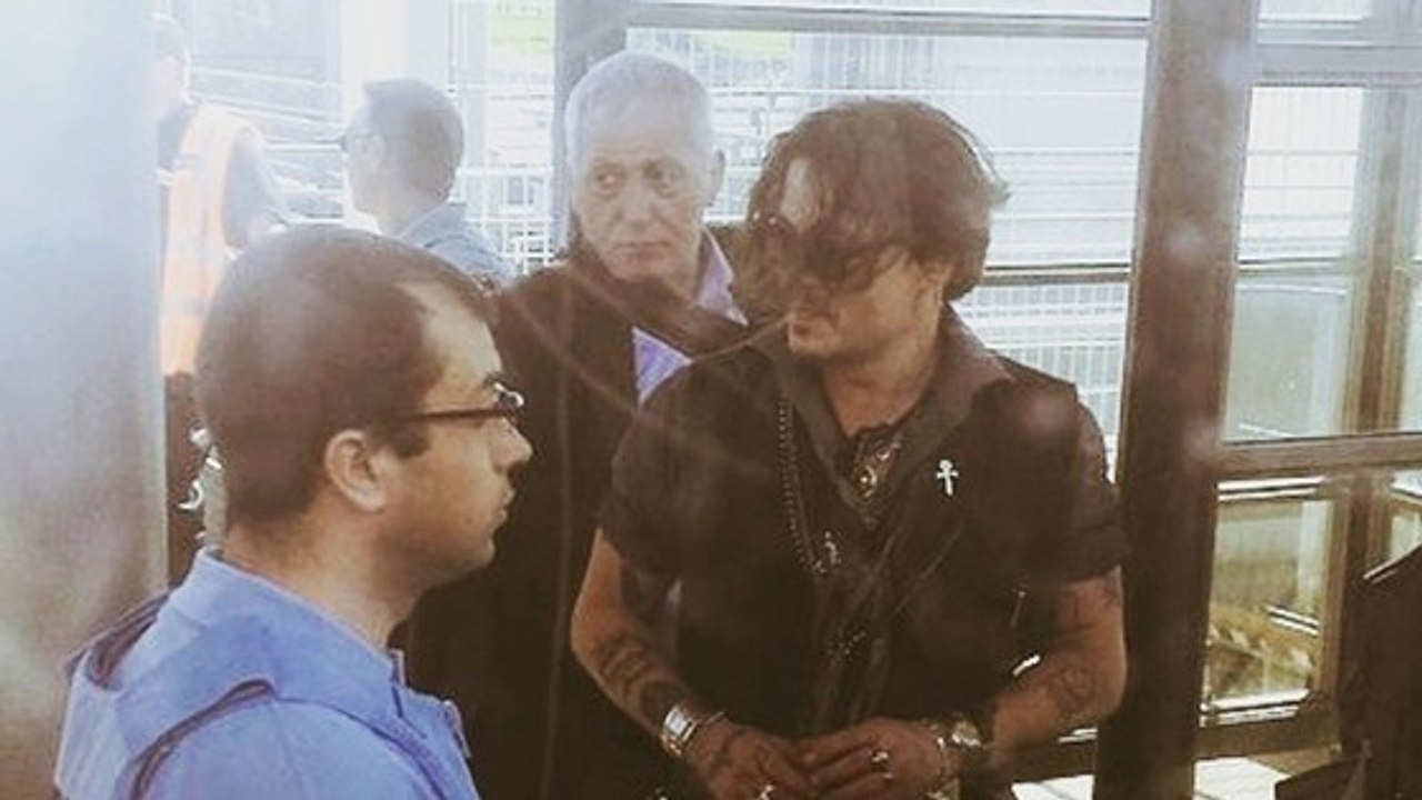 Johnny Depp saß ungewollt in Calais fest ... Seine Reaktion überraschte alle!