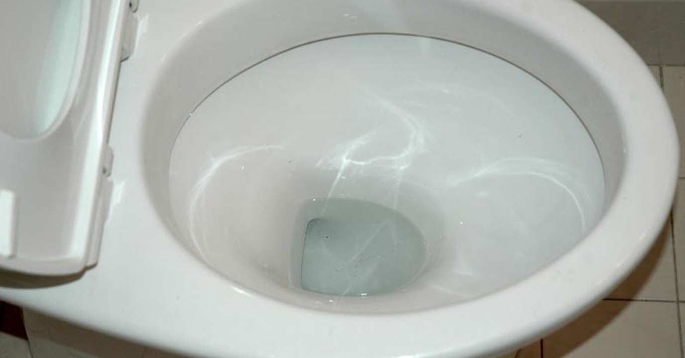 Eine ungesunde Angewohnheit: Auf wiederverwendbaren Trinkflaschen tummeln sich mehr Keime als auf einer Klobrille!