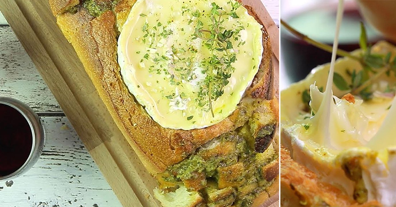 Rezept: Überbackenes Überraschungsbrot mit Camembert und Pesto