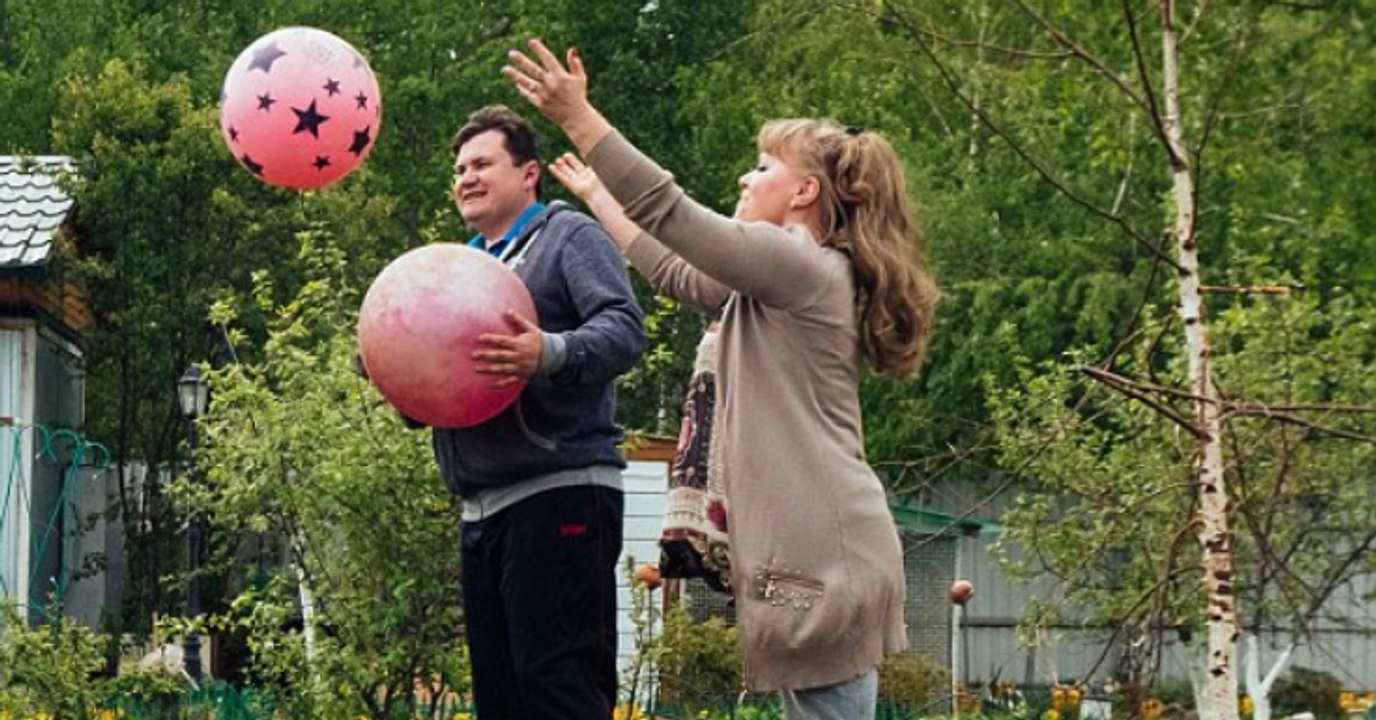 Sowas gibt es nur in Russland: Paar lebt mit dem 140 Kilo schwerem Haustier!