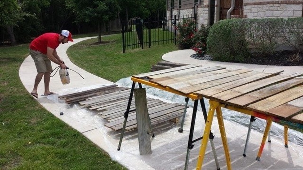 Er findet einen alten Holzzaun im Müll! Schaut, was er daraus macht!