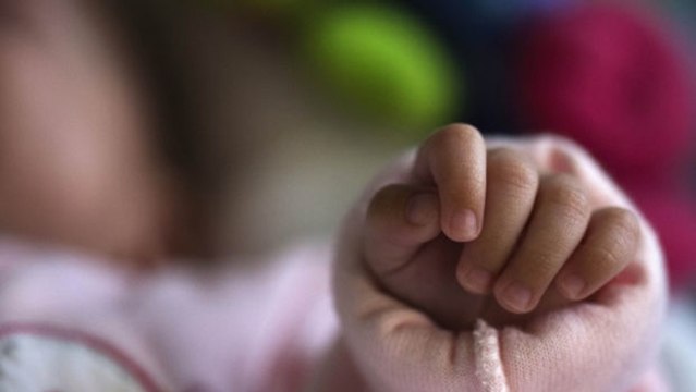 In Frankreich halten Gendarmen eine Verkehrsünderin an... und eskortieren sie bis zur Entbindungsklinik!