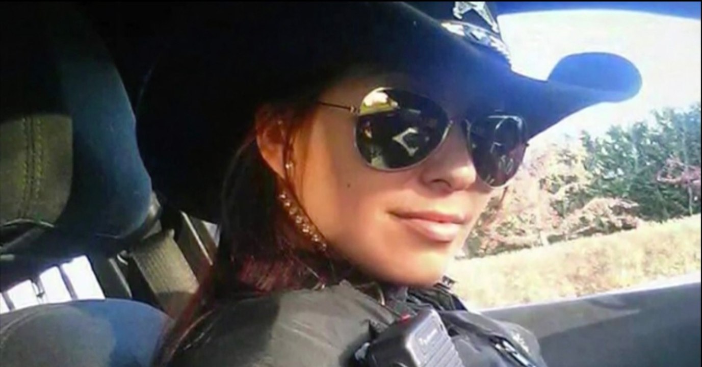 Polizistin veröffentlicht ein Foto von sich und riskiert damit ihren Job