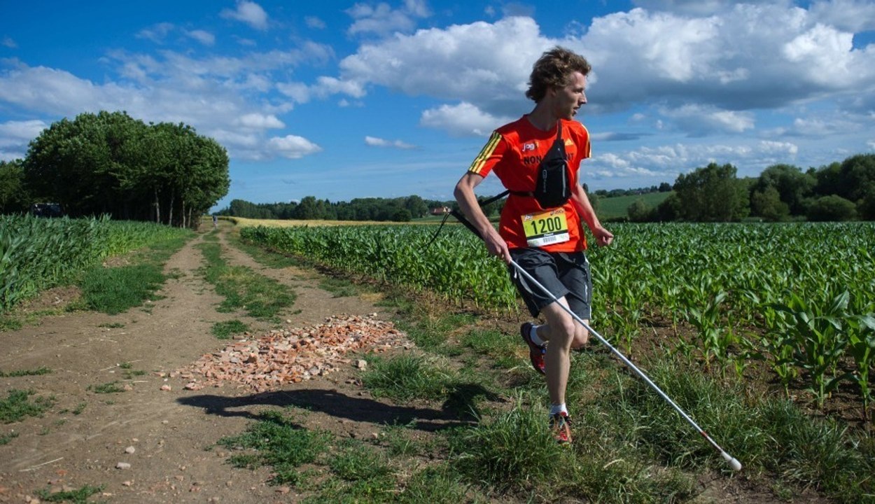 Ein blinder Franzose läuft 54 km ohne jegliche Hilfe und stellt einen Weltrekord auf!