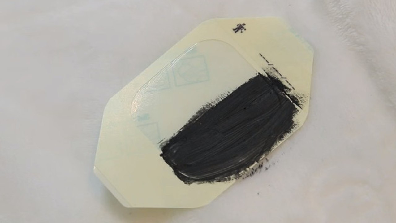 Stellt praktische Eyeliner-Aufkleber selbst her!