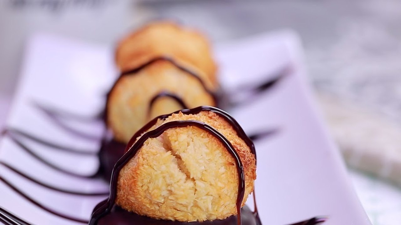 Makronen mit Kokos und weißer Schokolade