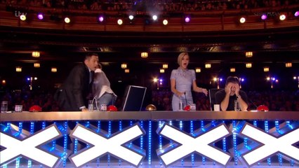 Britain's Got Talent: Ein Kandidat zündet die Bühne an und fordert mit seiner Performance den Tod heraus!