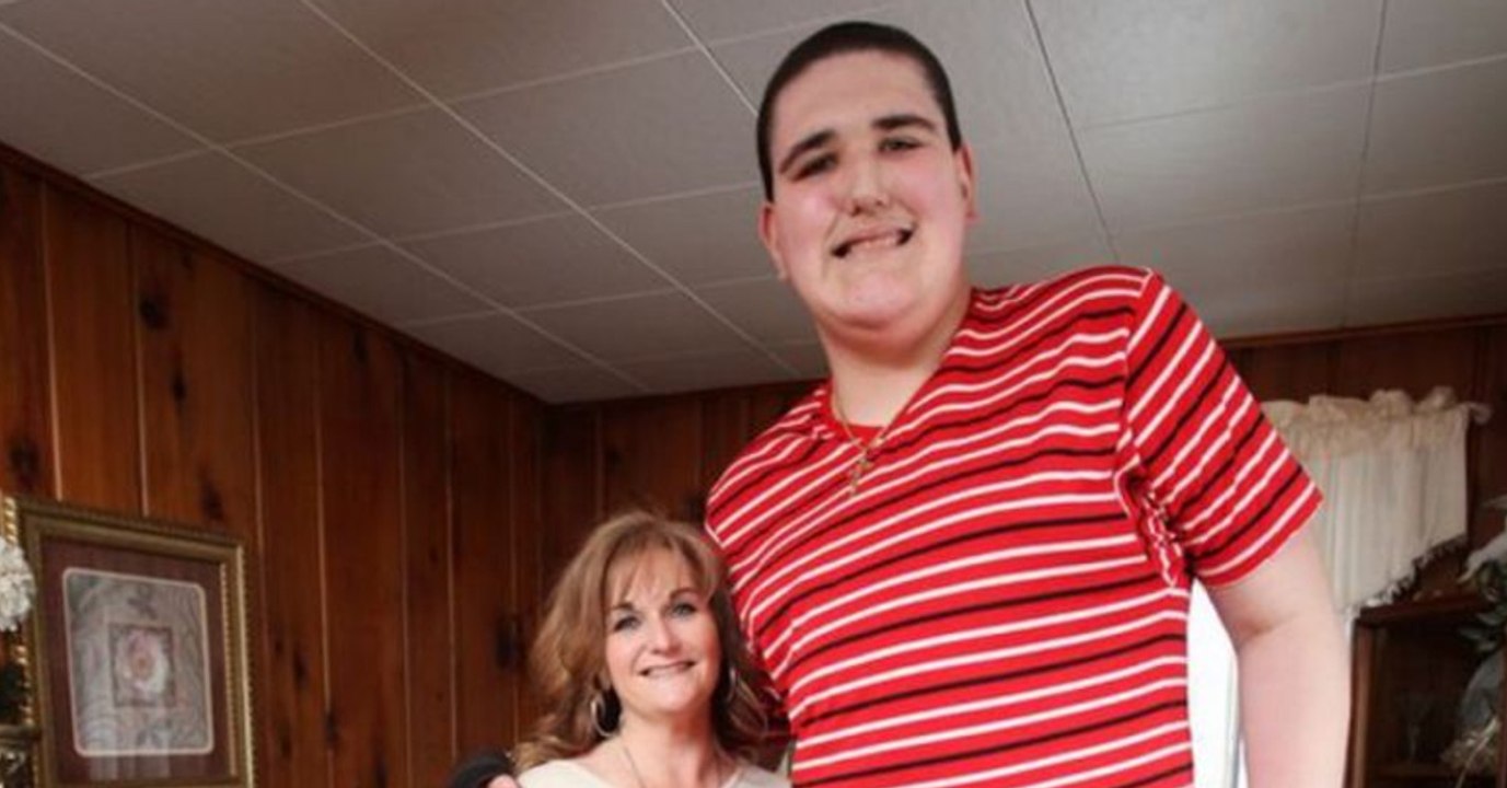 Dieser junge Amerikaner hat das Sotos-Syndrom, er ist mit 18 Jahren bereits 237 cm groß