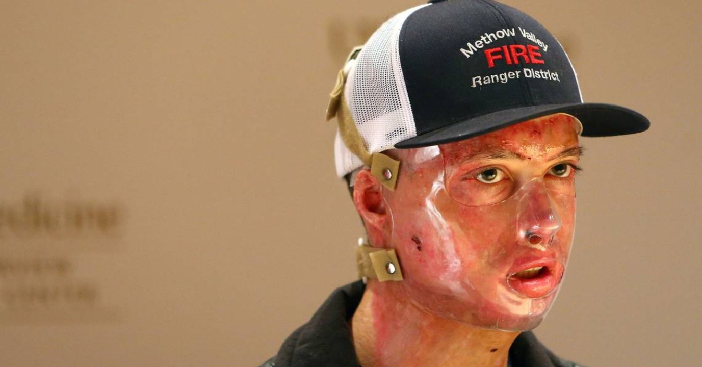 Er entkommt nur knapp der Flammenhölle - das Schicksal hat eine weitere Überraschung für ihn